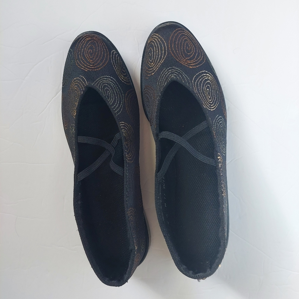 Apropos 8.5 black slip on travel shoes
